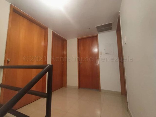 Imagen 2 de 27 de Jorge Sayegh, Vende Hermoso Town House #22-13404