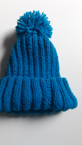 Gorro De Lana  Hecho A Mano Con Pompón 