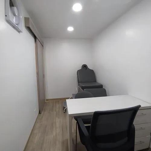 Se Vende Local Con Consultorios U Oficinas En Conquistadores