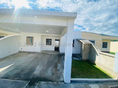 Raiza Suarez Vende Hermosa Casa, Amplia Y Remodelada En Roca De La Ensenada, - 2 4 4 1 7 6- Habitacion Con Baño Y Vestier, Tanque Subterraneo, Estacionamiento Techado. Urbanismo Privado Con Vigilancia