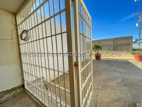 Imagen 4 de 9 de Casa Ubicada En La Puerta Maraven. Punto Fijo