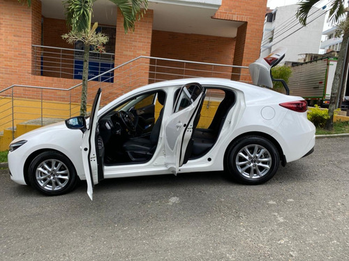 Mazda 3 2019 Touring Mecánico 15mil Kms