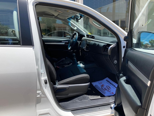 Imagen 8 de 15 de Toyota Hilux D/cabina 2.4 Tdi Sr 4x2 0km My2023