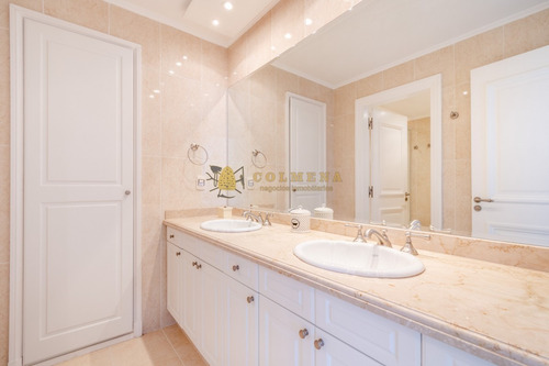 Apartamento De Tres Dormitorios Y Servicio En Venta Le Jardin- Ref: 4042
