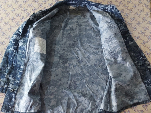 Chaquetilla Militar Americana Pixelada Azul. T. Medium R. (Usado)