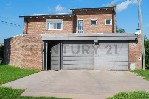 Casa En Venta Funes