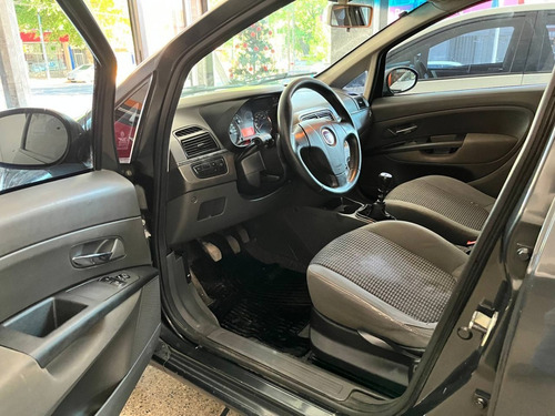 Imagen 9 de 11 de Fiat Punto 1.6 Essence Año 2011.