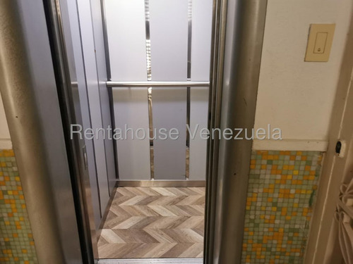 Apartamento Tipo Estudio, Ideal Para Ejecutivos, Estudiantes O Pareja. Urb. Las Acacias, Cerca De La Ucv. Agenda Tu Visita