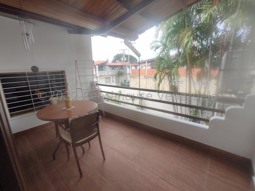 Rent-a-house Vende Bellísima Casa, Conectado A Pozo De Agua, Res. Villas Apamate, Maracay, Estado Aragua, 25-14387 Gf