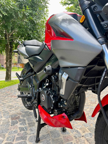 Imagen 14 de 18 de Bajaj Rouser Ns 200 Roja Y Negra 2016 Rodada En 2020, 5.000k