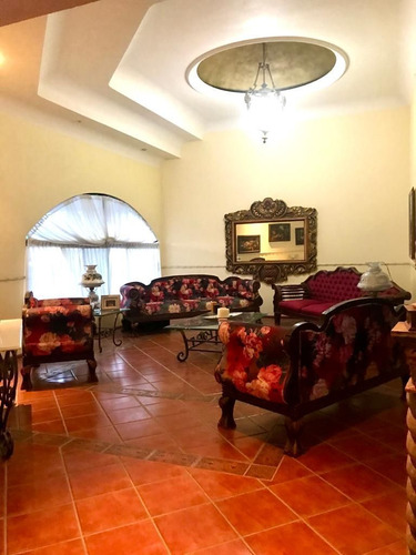 Residencia En San Gil, 8 Recamaras, 11 Baños, Alberca, Junto Al Campo De Golf