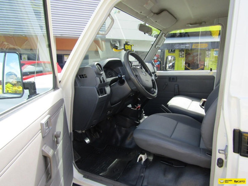 Toyota Land Cruiser 200 Grj79 Mt 4000 Cc V6 Est