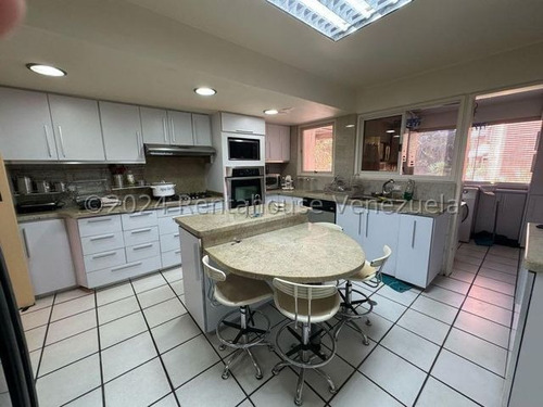 225m2 Vendo Apartamento En Los Samanes, 3hab., 4ba., 4est.,.ascensor Directo Al Apartamento. Mls#25-7911