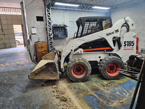 Minicargador Bobcat S185