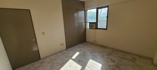Edificio En Venta O Renta A Un Costado De La Unidad Deportiva De Av. Lazaro Cardenas