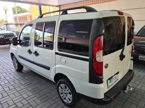 Fiat Doblo Essence 1.8 Flex 16v 5p 7l 2012