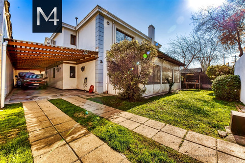 Impresionante Casa Estilo Francés