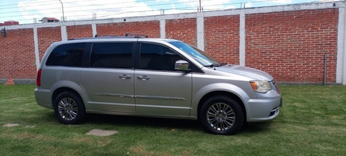 Imagen 3 de 15 de Chrysler Town & Country 2011 3.6 Touring Mt