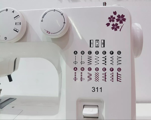 Imagen 4 de 8 de Janome 311 Ojal 36 Funcion Led - Casa Siritto
