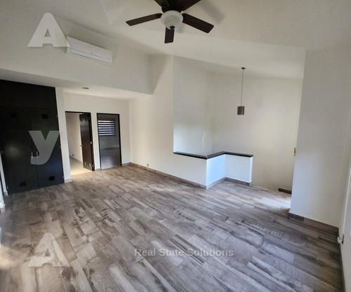 Casa En Venta, 4 Recámaras, 2 Niveles, La Vista, El Table, C