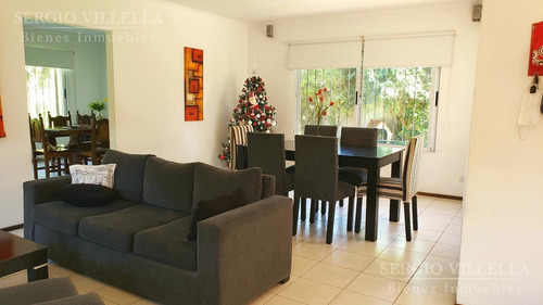 Imagen 11 de 19 de Casa De Tres Dormitorios En Venta En Funes