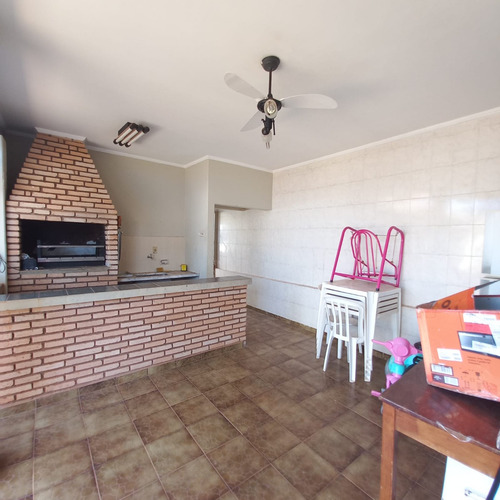 Excelente Casa, Com Grande Área De Lazer