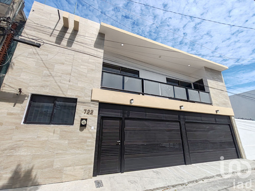 Venta Casa 5 Ambientes Ricardo Flores Magón