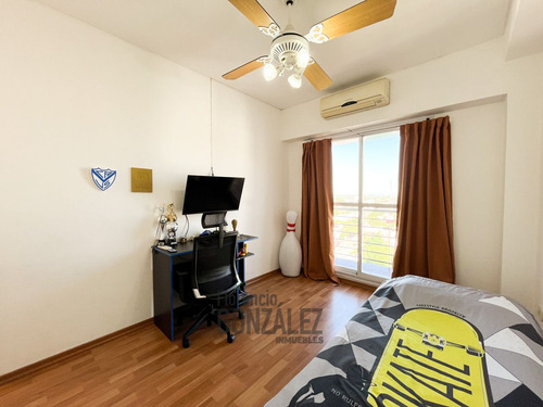 Departamento 4 Amb Con Cochera. 2 Baños. Piso Unico