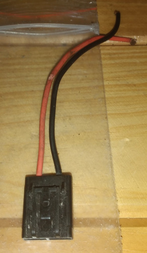 Conector Pila Bomba Gasolina Universal 