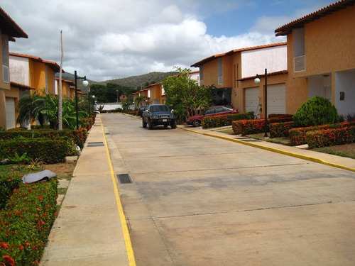 Imagen 9 de 14 de En Venta Th En Av Circunvalación.. Porlamar.