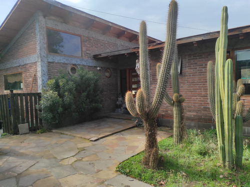 Casa Familiar Con Piscina, Quincho Y Gran Terreno Colina
