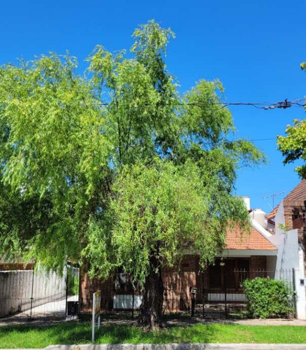 Chalet En Venta En Castelar Sur