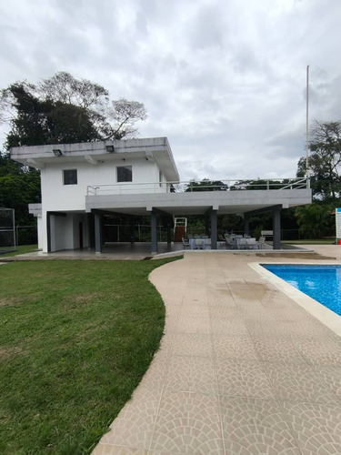 Xv, En Alquiler Apto En Residencias, Piso 3, Vistareal Av Los Agustinos