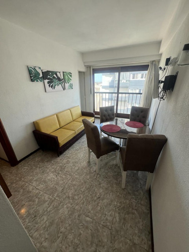 Departamento 1 Ambiente Dividido A La Calle Con Balcon Frances, A 200 Mts. De La Playa En Aldrey