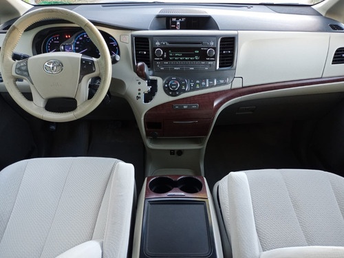 Imagen 11 de 15 de Toyota Sienna Xle Tela 2014 Arena