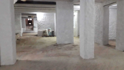 Depósito Muy Bien Ubicado 300m2 Aprox. Con Ventilación