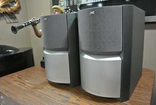 Imagem 3 de 6 de Par De Caixas Bookshelf Jvc Americana Com Subwoofer