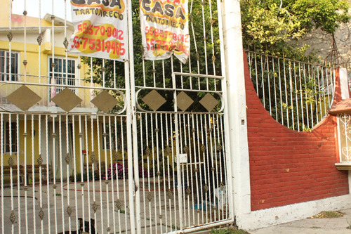 En Venta Casa En Chalco, A Media Calle De Estacion Del Trolebus 200m2