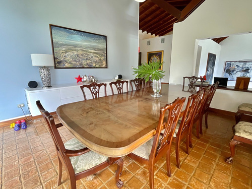 Casa Remodelada De Una Sola Planta Alto Hatillo 2250 M2 Terreno Y 600 M2 Construcción