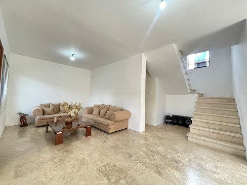 Imagen 7 de 18 de Leal Pérez Vende Townhouse San Diego Obra Blanca Terranostra
