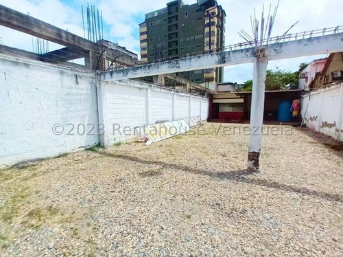 Gisselle Lobo Ofrece En Venta Para Uso Comercial O Residencial Amplio Terreno Con Extraordinaria Ubicación En El Centro De Barquisimeto, Posee Luz Trifasica, Agua, Cerco Eléctrico 2 5 7 6 8 7