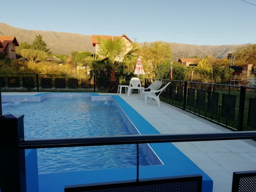 Casa Con Pileta De Uso Exclusivo, No Es Complejo De Cabañas, Hermosa Vista Abierta A Las Sierras, Parque, Quincho, 3 Aires Acondicionados, Wifi, Tv Cable, Vajilla Completa, Estacionamiento, 2 Baños
