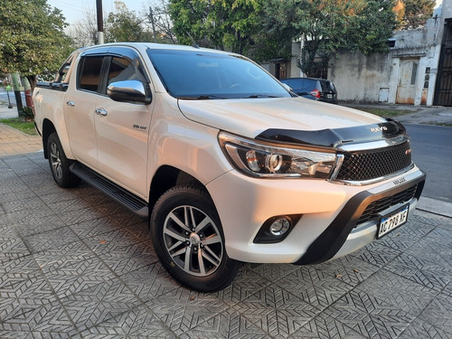 Imagen 2 de 20 de Toyota Hilux 2019 2.8 Cd Srx 177cv 4x4