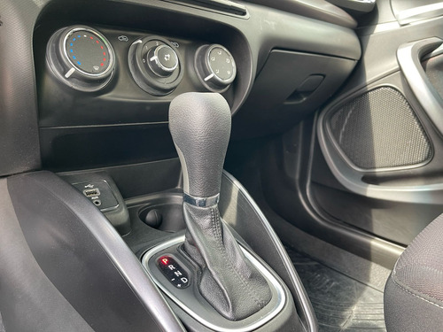Fiat Cronos 1.8 Precision 16v Flex Aut. 4p