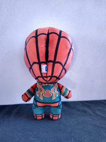 Imagen 2 de 2 de Peluche Spiderman Traje Iron Spider Avengers Endgame Marvel