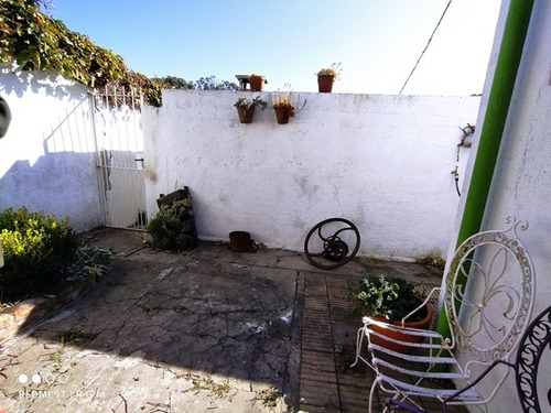 Imagen 3 de 10 de Casita Al Fondo Impecable Estado