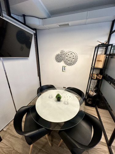 Oficina Amoblada Con Diseño Único En Machalí
