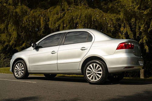 Volkswagen Gol Sedan - Motorland Permuto / Financio