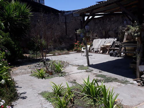 Excelente Local, Galpón Y Bodegas En San Ignacio / Av. Matta