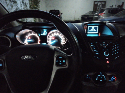 Ford Fiesta Kinetic Design 1.6 Sedan Se Plus 120cv 2015